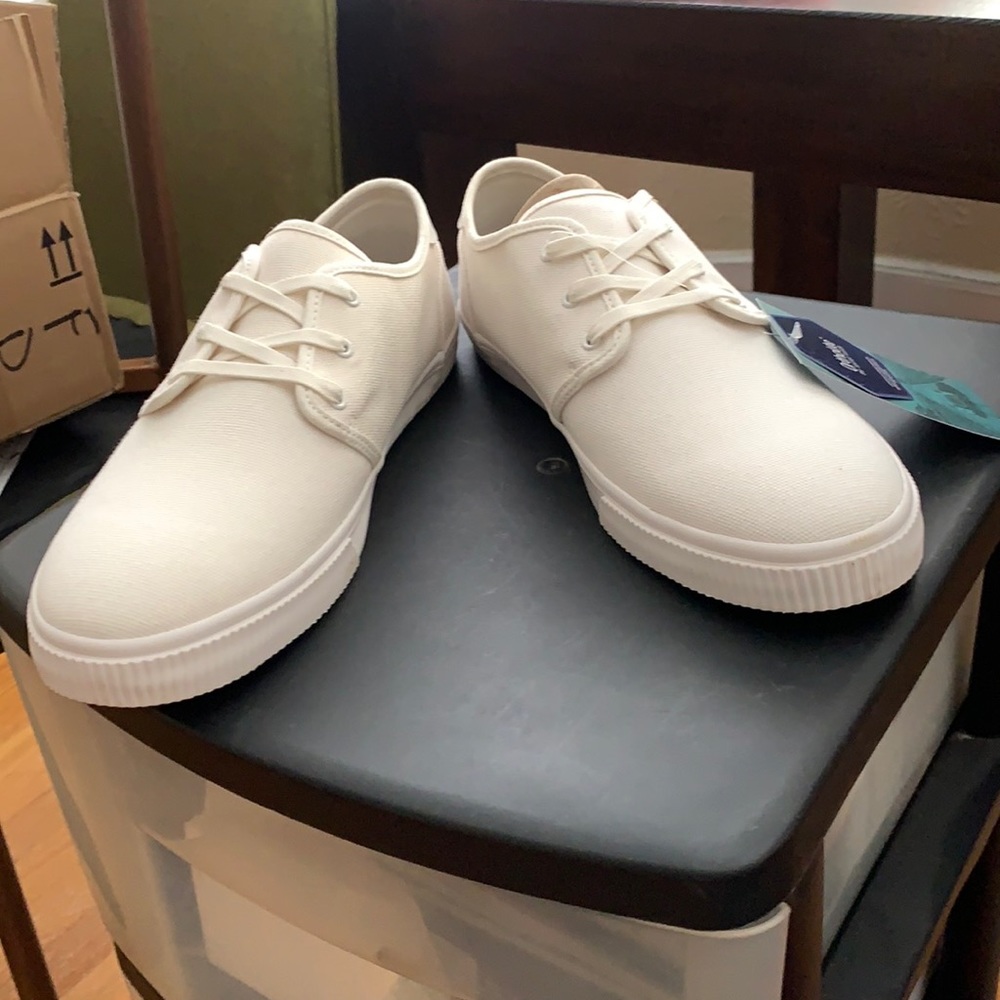 Tom’s Men’s white casual sneaker